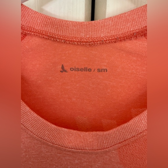 Oiselle Wings Out Long Sleeve Top Activewear Work Out Top Thumbholes Size Small - Picture 6 of 7